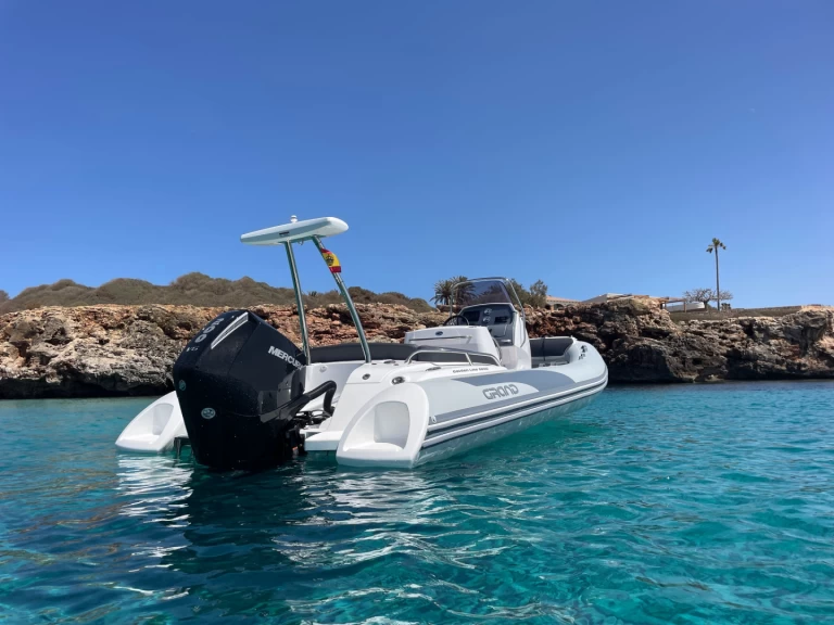 RIB te huur in Mahon Port voor de beste prijs