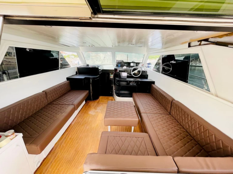 Huur een Ferretti Altura 39 in Vlorë