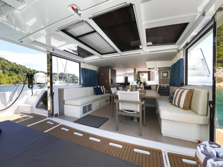 Catamaran te huur in Portimão voor de beste prijs