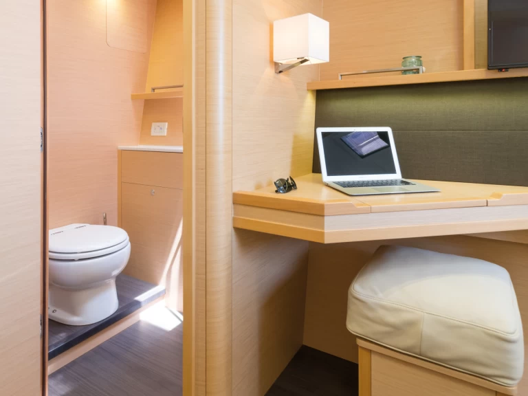 Verhuur Catamaran in Marina (City) - Lagoon Lagoon 560