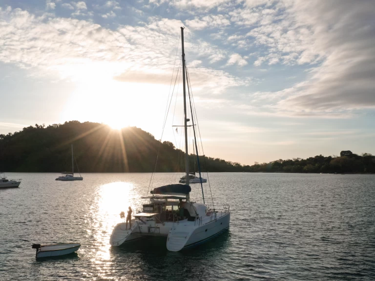 Bootverhuur Lagoon Lagoon 380 in Madirokely via SamBoat