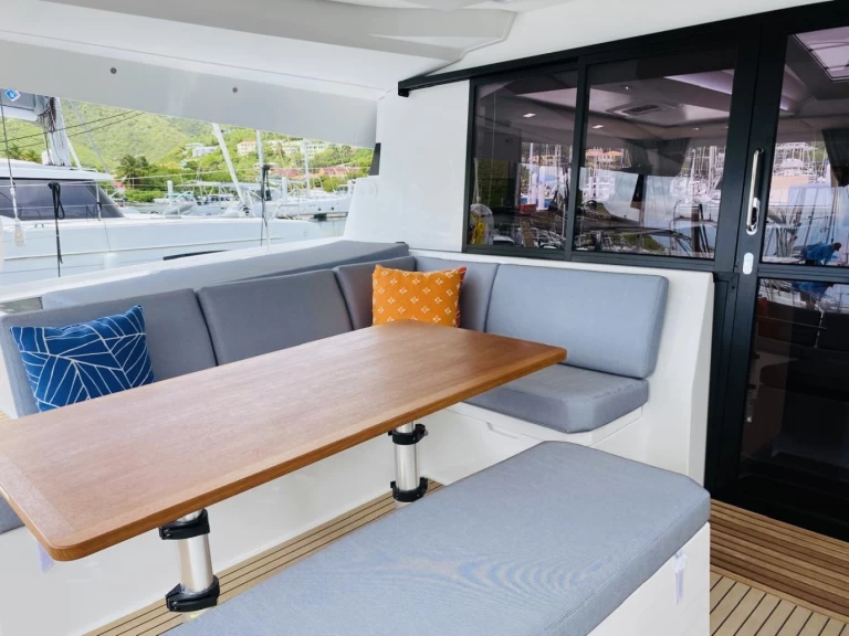 Verhuur Catamaran in Road Town - Fountaine Pajot Elba 45