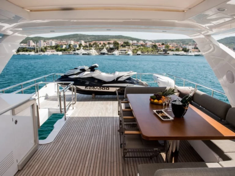 Huur een Azimut Azimut 72 Fly in Seget Donji