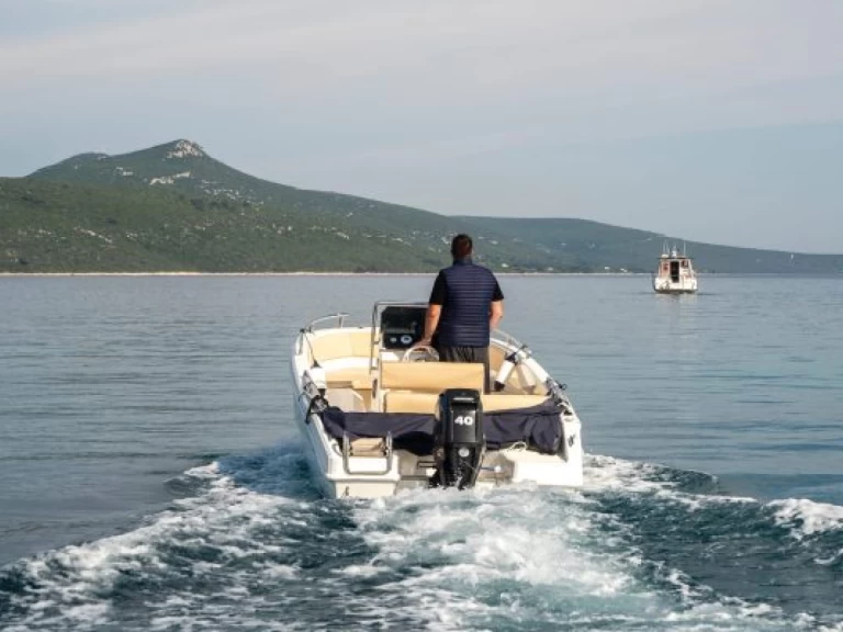 Huur een Kolomarine Teorema 20 in Preko