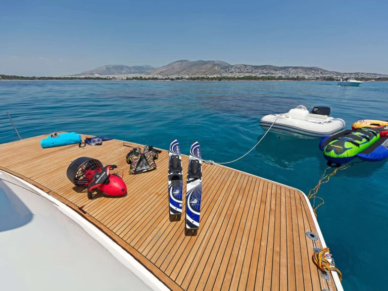 Bootverhuur Pershing Pershing 56 in Álimos via SamBoat