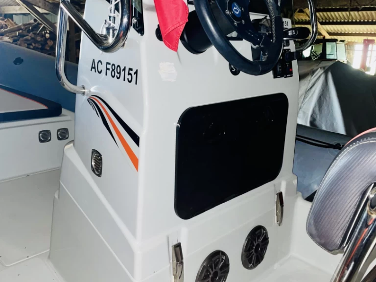 Huur een Zodiac Pro Open 650 Ultimate in Arzon