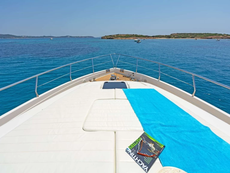 Bootverhuur Álimos goedkoop Pershing 56