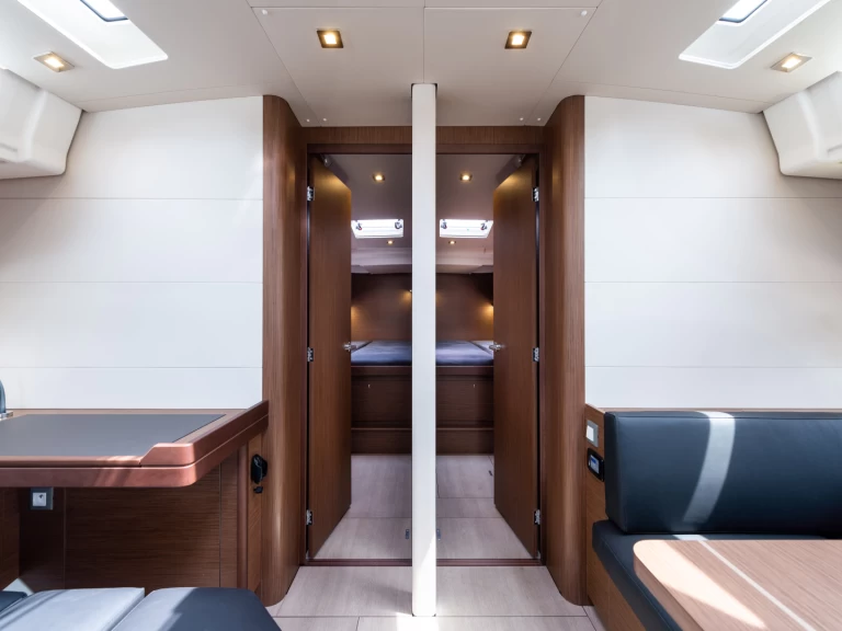 Huur een Bénéteau Oceanis 51.1 in Néa Péramos