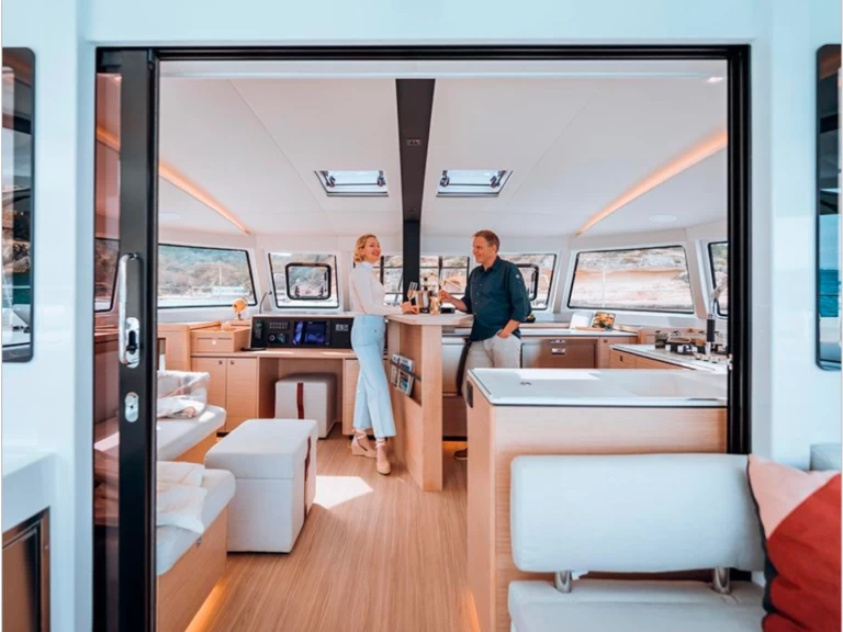 Huur Catamaran met of zonder schipper Nautitech in Néa Péramos