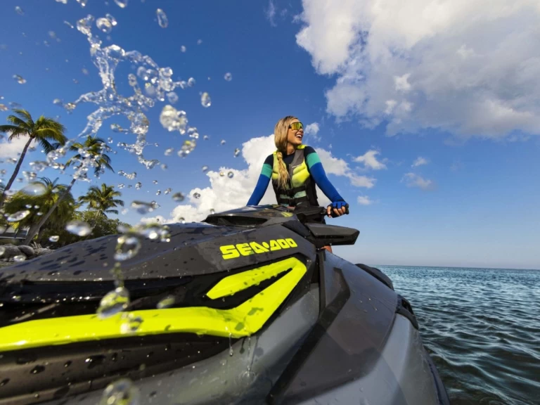 Sea-Doo RXT-X RS 325 te huur van particulier of professional in Torre Annunziata