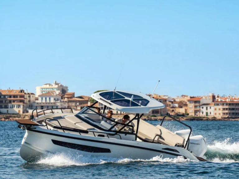 Huur een Navan S30 in Port of Cannigione