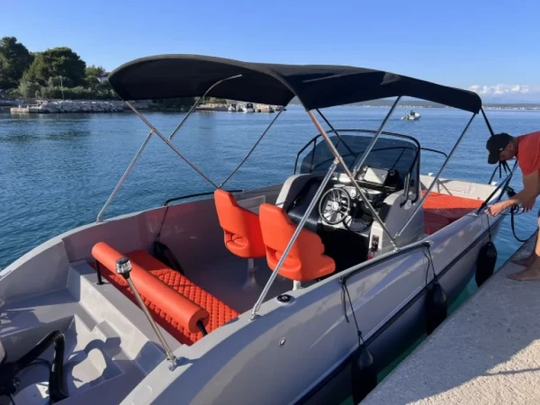 Huur Motorboot met of zonder schipper Quicksilver in Kukljica
