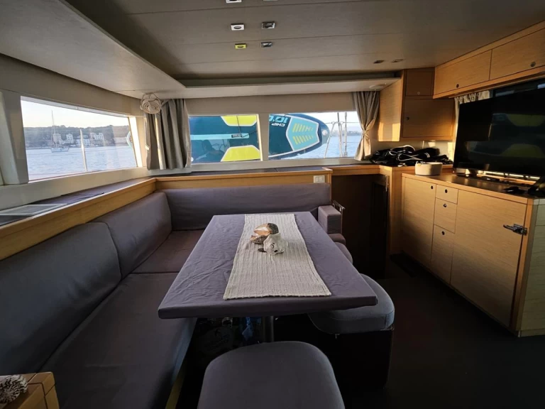 Verhuur Catamaran Lagoon met vaarbewijs