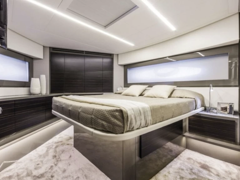 Bootverhuur Ibiza Town goedkoop Pershing 62