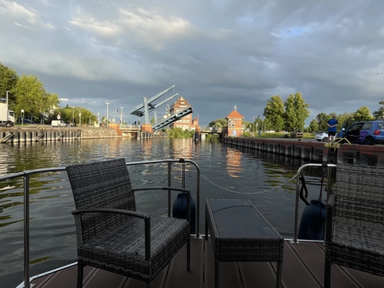Verhuur Woonboot RB2 met vaarbewijs
