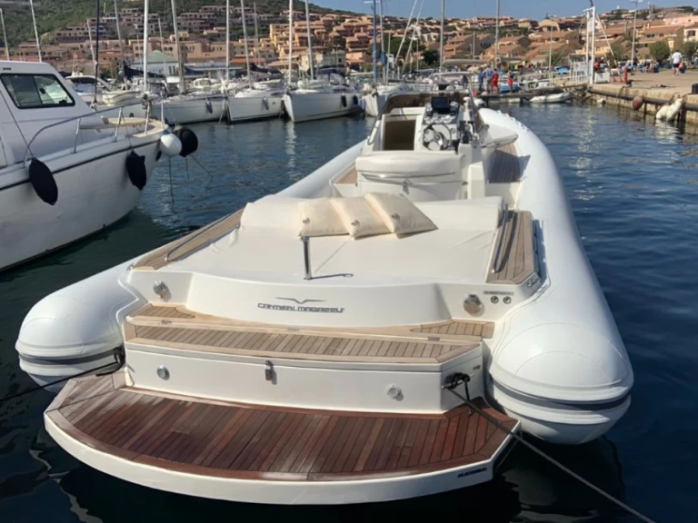 Huur een Magazzu Mx11Coupè in Porto Rotondo