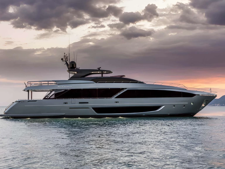 Huur een Riva BELLA DONNA in Antibes