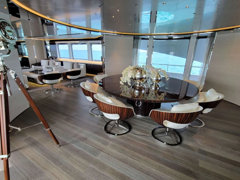 Heesen KNIGHT te huur van particulier of professional in Bahama's