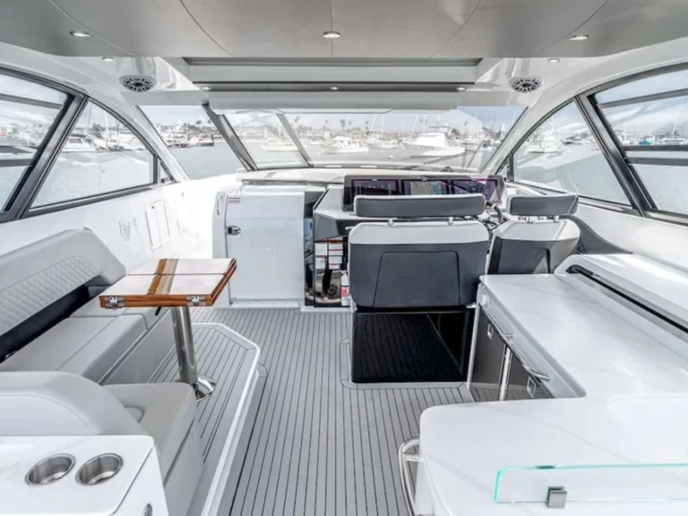 Huur een Cruisers INTERLUDE in Fort Lauderdale