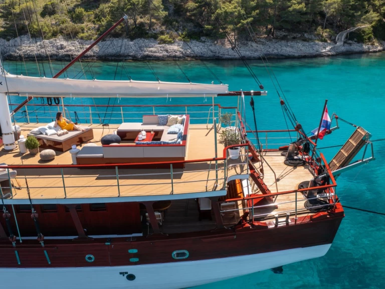 Verhuur Zeilboot Custom Made met vaarbewijs