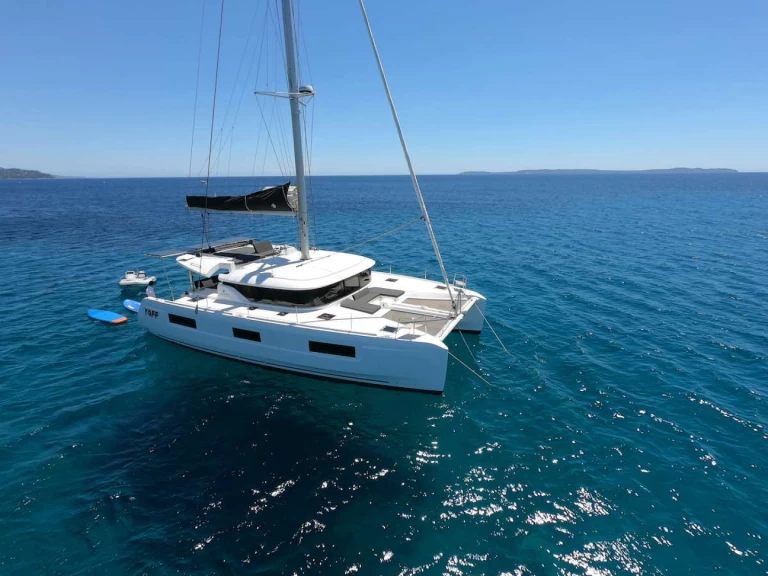 Bootverhuur Lagoon YOFF in Provence-Alpes-Côte d'Azur via SamBoat
