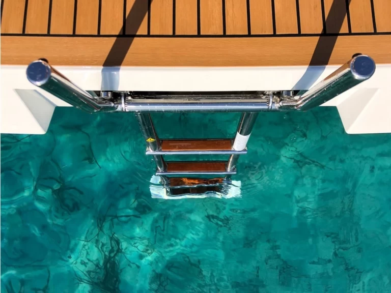 Motorboot te huur in Lávrio voor de beste prijs