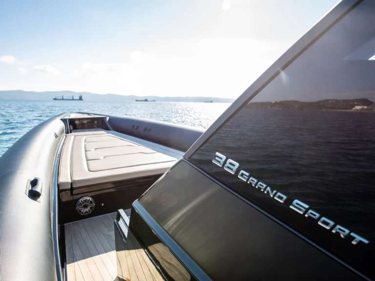 Huur RIB met of zonder schipper Technohull in Lávrio