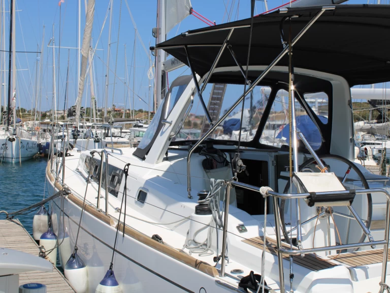 Huur een Bénéteau Oceanis 38.1 in Lávrio
