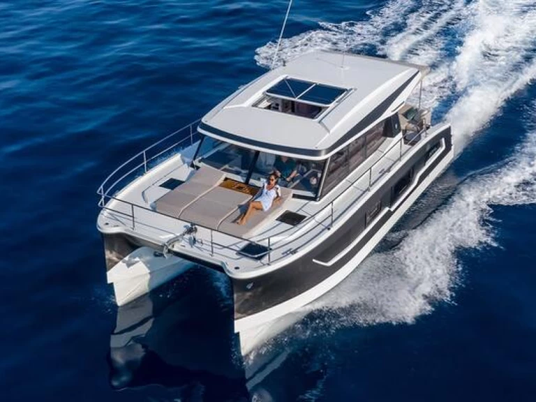 Verhuur Motorboot Fountaine Pajot met vaarbewijs