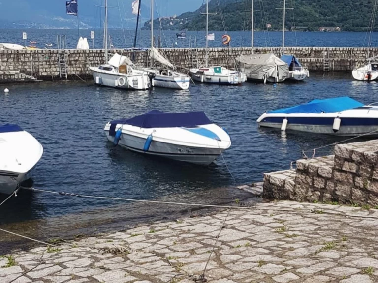 Huur een Rinker Captiva 209 in Cannobio