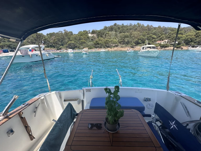 Huur Motorboot met of zonder schipper Bénéteau in La Ciotat