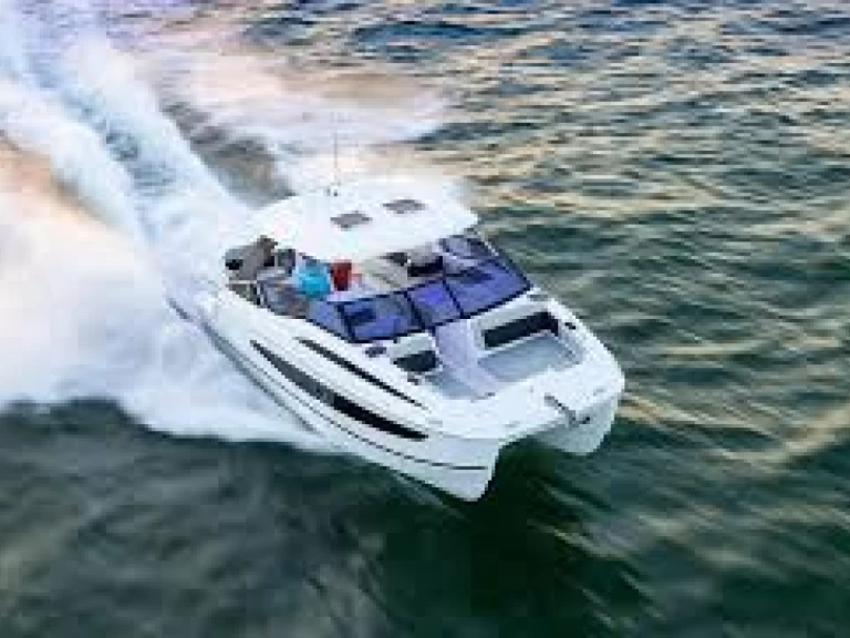 Huur een Aquila Aquila 32 Sport in Cala d'Or