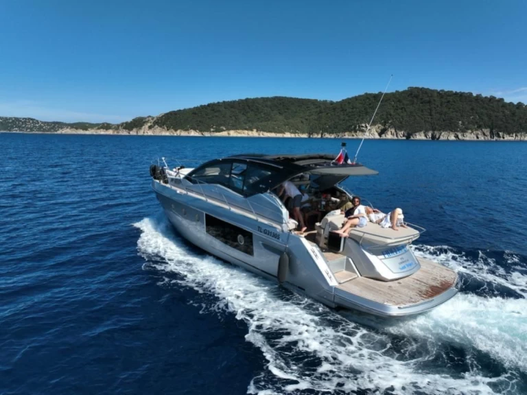 Huur een Cranchi M 44 Hard Top in Saint-Tropez