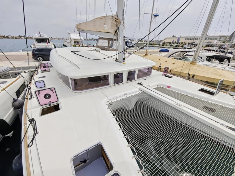 Bootverhuur Lagoon Lagoon 400 S2 in Sukošan via SamBoat