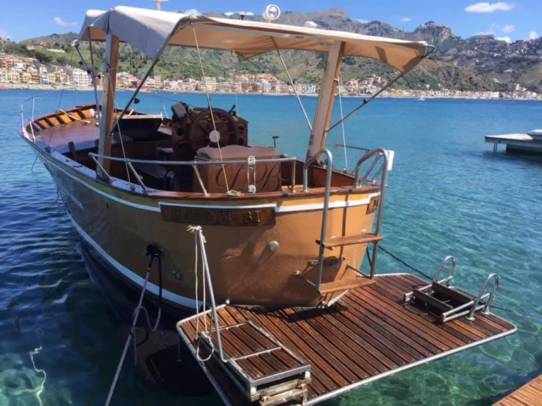 Huur Motorboot met of zonder schipper Gozzo in Taormina