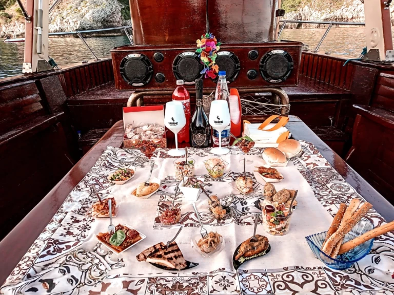 Motorboot te huur in Taormina voor de beste prijs