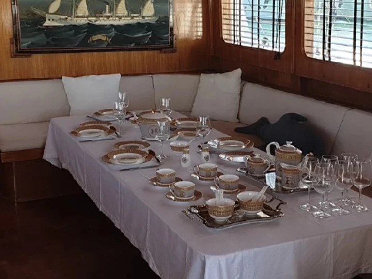 Jacht te huur in Agios Kosmas Marina voor de beste prijs