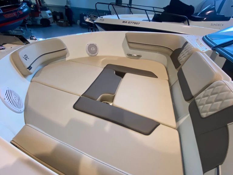 Huur Motorboot met of zonder schipper Bayliner in Port Fréjus