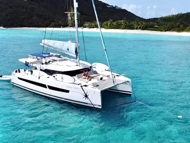 Huur een Fountaine Pajot Aura 51 in Eden Island