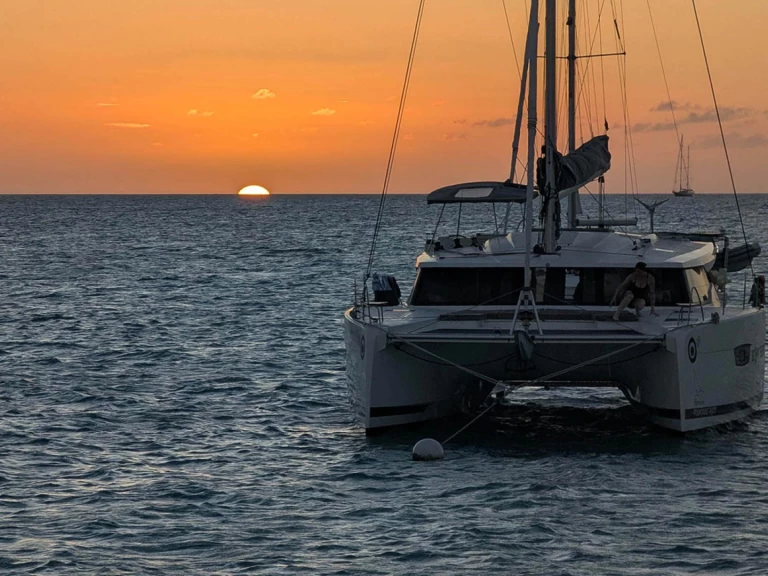 Bootverhuur Eden Island goedkoop Aura 51