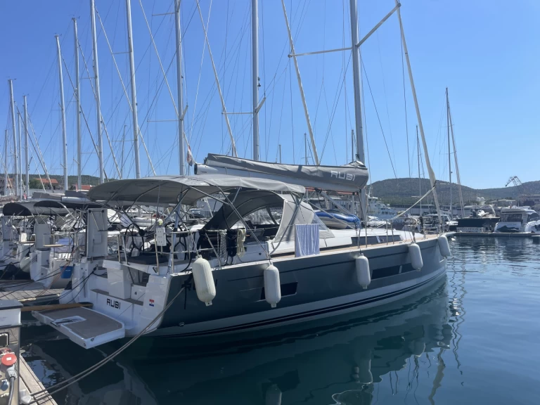 Zeilboot te huur in Šibenik voor de beste prijs