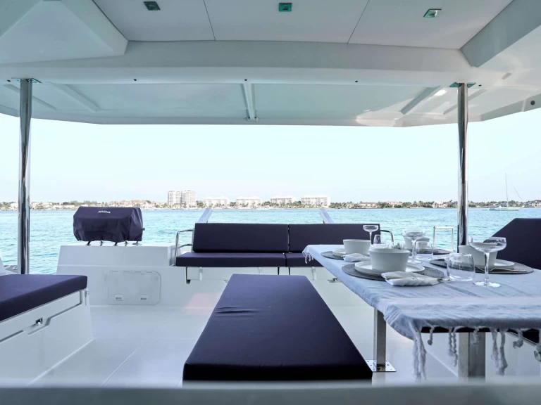 Verhuur Jacht Fountaine Pajot met vaarbewijs