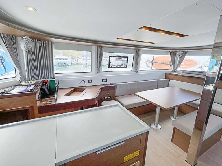 Verhuur Jacht Lagoon met vaarbewijs