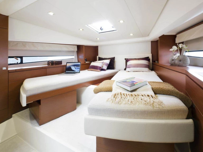 Verhuur Motorboot Prestige met vaarbewijs