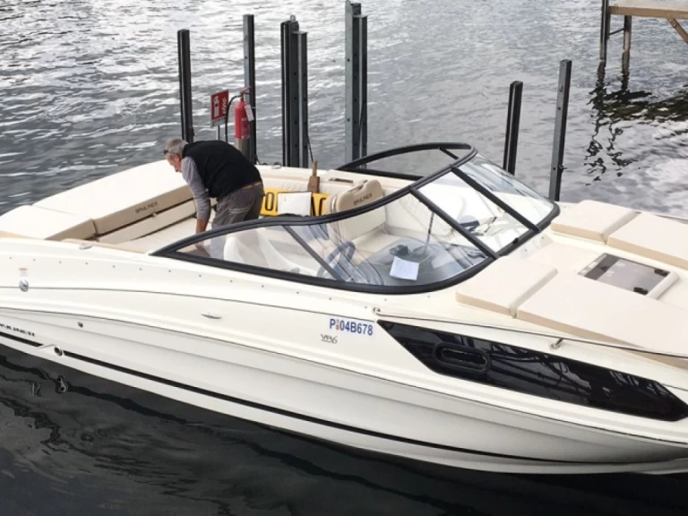 Huur een Bayliner Bayliner 2855 Cuddy in Como (City)