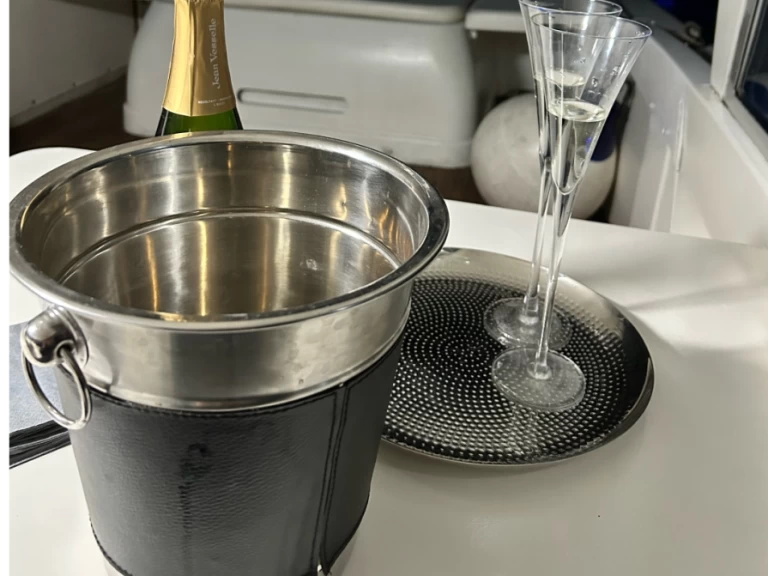 Jachthuur in Como (City) - Bayliner Bayliner 2855 Cuddy via SamBoat