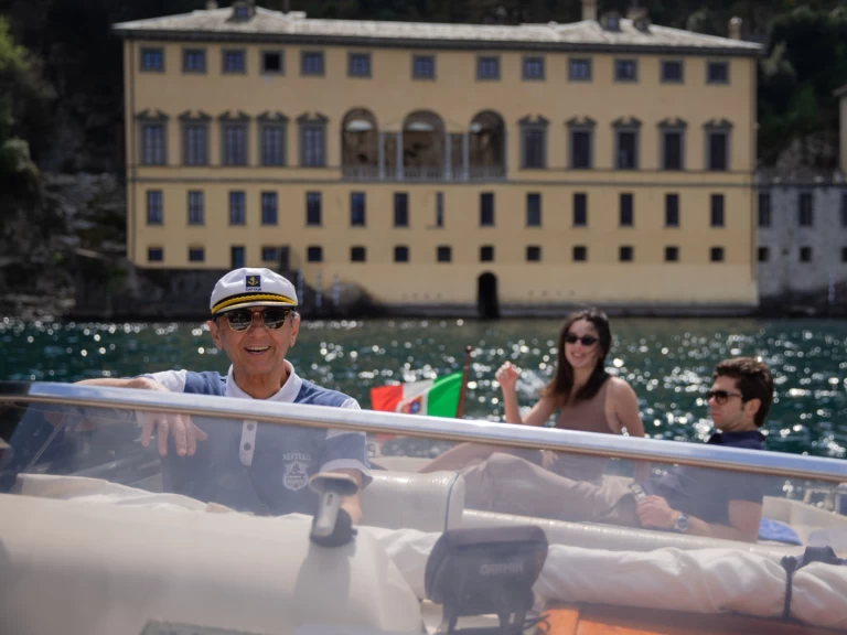 Huur Motorboot met of zonder schipper Bayliner in Como (City)