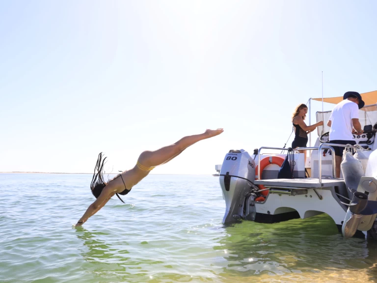 Verhuur Motorboot Cheetah Marine met vaarbewijs