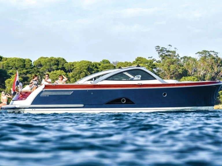 Huur Motorboot met of zonder schipper Keizer Yacht  in Napels