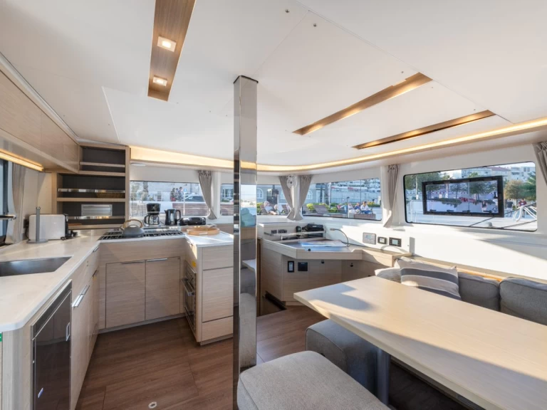 Bootverhuur Split goedkoop Lagoon 46